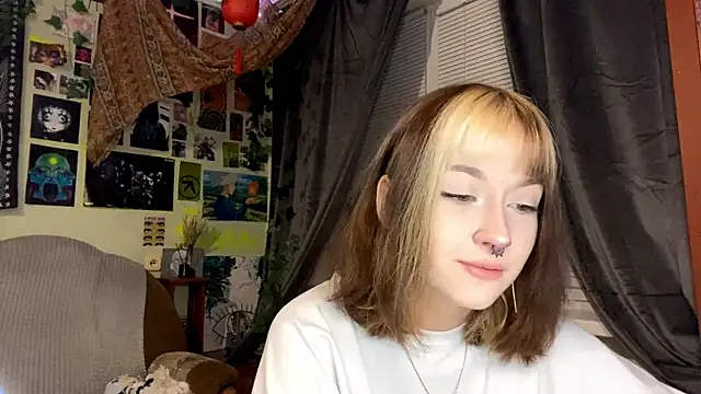YourFavoriteAltgirl online show from May 2026 10:32:02 PM