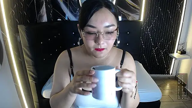 Snapshot of Alejandra_Monroy chatting on May 2026 08:05:02 PM Alejandra Monroy online show from May 2026 08:05:02 PM