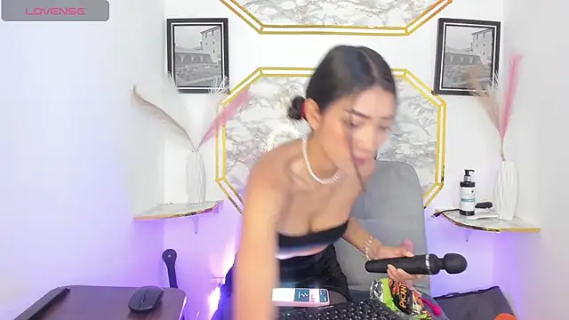 jaulyn 18   online show from June 2026 06:42:01 PM