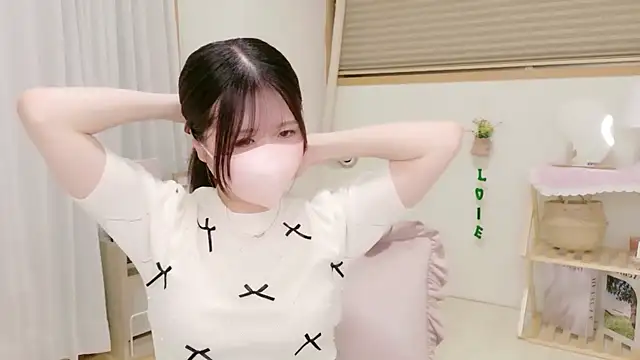 Snapshot of Yuinyaaa chatting on June 2026 07:24:01 AM Yuinyaaa online show from June 2026 07:24:01 AM