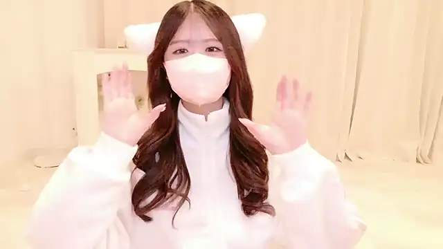 Snapshot of Yuinyaaa chatting on June 2026 10:32:01 AM Yuinyaaa online show from June 2026 10:32:01 AM
