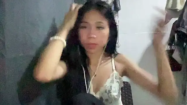 Snapshot of amberluiss chatting on June 2026 01:55:02 PM amberluiss online show from June 2026 01:55:02 PM