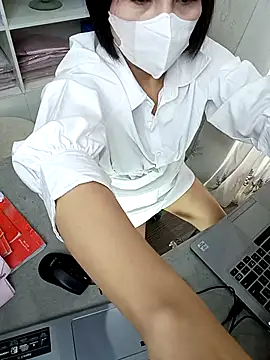 Julie-Rosee online show from June 2026 01:44:02 AM