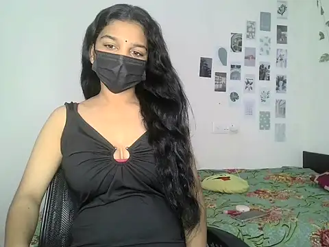 Snapshot of suzan_melly chatting on May 2026 06:12:02 AM suzan melly online show from May 2026 06:12:02 AM