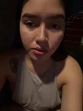 Snapshot of LuxuryCoupleX chatting on May 2026 01:04:01 AM LuxuryCoupleX online show from May 2026 01:04:01 AM
