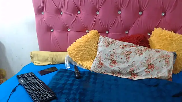 PEACHESX25x online show from July 2026 04:52:02 AM