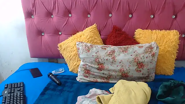 PEACHESX25x online show from July 2026 04:31:01 PM