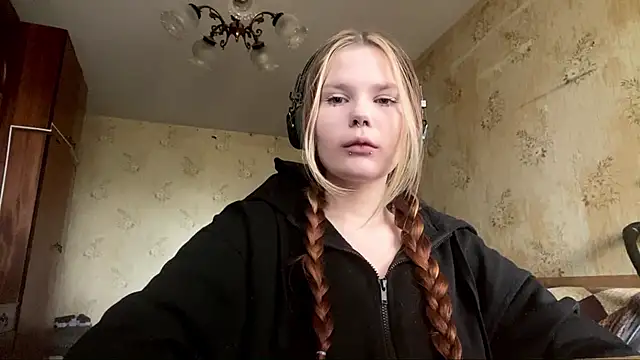 Snapshot of SusanaLeichty chatting on May 2026 06:20:01 AM SusanaLeichty online show from May 2026 06:20:01 AM