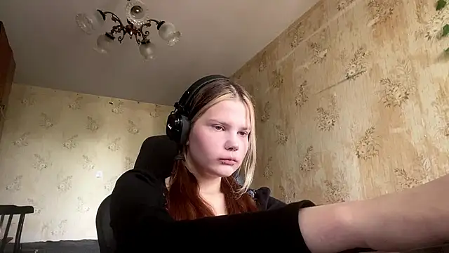 Snapshot of SusanaLeichty chatting on June 2026 07:02:01 AM SusanaLeichty online show from June 2026 07:02:01 AM