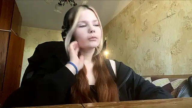 Snapshot of SusanaLeichty chatting on June 2026 06:24:01 AM SusanaLeichty online show from June 2026 06:24:01 AM