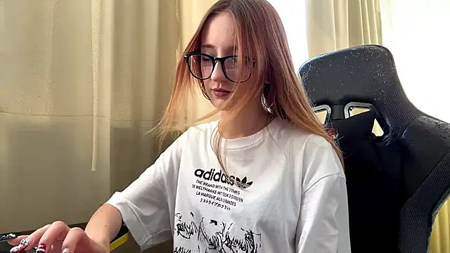 Snapshot of Sunshine_Kira chatting on May 2026 07:14:01 AM Sunshine Kira online show from May 2026 07:14:01 AM