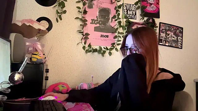 Snapshot of Sunshine_Kira chatting on May 2026 01:28:01 PM Sunshine Kira online show from May 2026 01:28:01 PM