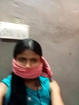 Snapshot of Tiyaasa chatting on May 2026 05:40:01 AM Tiyaasa online show from May 2026 05:40:01 AM