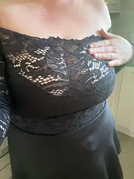 Snapshot of Curvy-CallieXX chatting on May 2026 04:06:02 PM Curvy-CallieXX online show from May 2026 04:06:02 PM