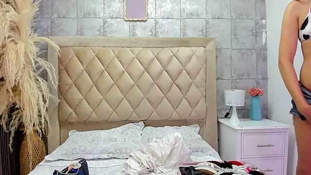 CleoFoxxx  online show from June 2026 01:01:02 PM