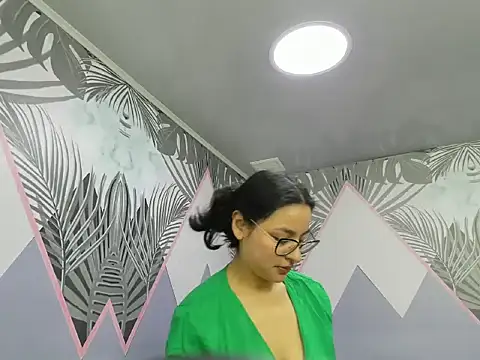 AuroraGreyy online show from May 2026 11:27:01 AM