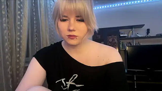HelloKinki online show from July 2026 08:26:02 PM
