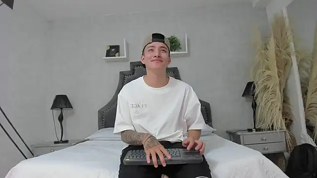 Snapshot of wesley_boyy_ chatting on May 2026 08:19:01 PM wesley boyy online show from May 2026 08:19:01 PM