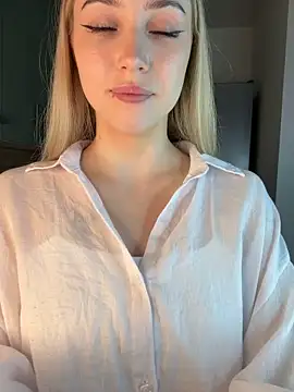 MoniLyn online show from May 2026 07:34:02 PM