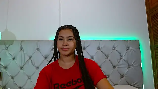 NoiraVale online show from May 2026 07:09:02 PM