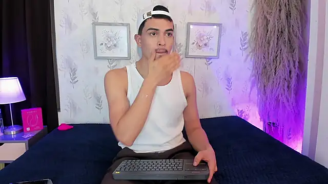 Snapshot of willy_diamond chatting on June 2026 07:48:02 PM willy diamond online show from June 2026 07:48:02 PM