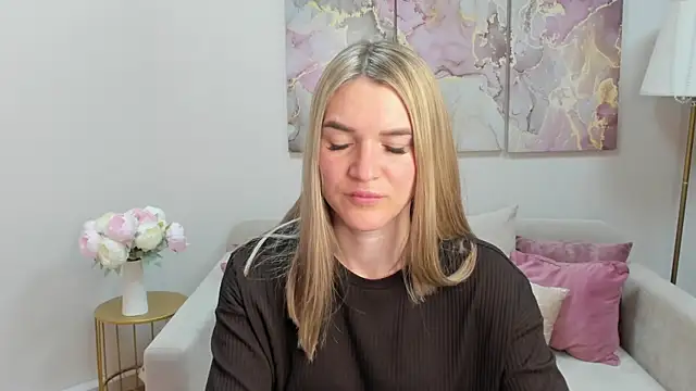 RoxyReignn online show from July 2026 09:10:02 PM