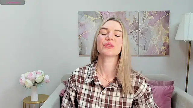 RoxyReignn online show from July 2026 10:10:02 PM