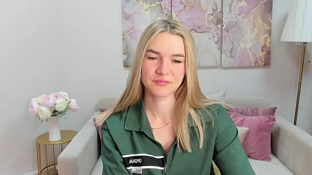 RoxyReignn online show from July 2026 09:51:02 PM