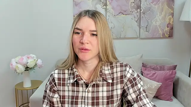 RoxyReignn online show from June 2026 09:43:02 PM