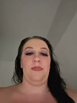 Snapshot of CreamVixen chatting on May 2026 05:05:01 AM CreamVixen online show from May 2026 05:05:01 AM