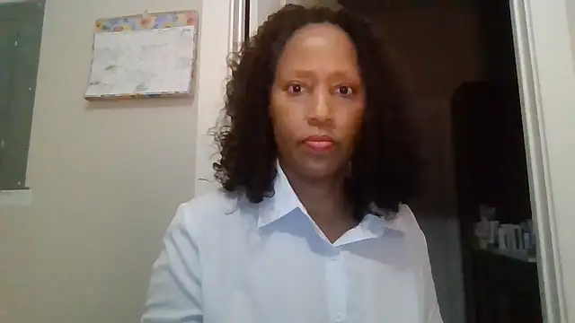 Snapshot of MsDeeLive chatting on May 2026 04:43:01 AM MsDeeLive online show from May 2026 04:43:01 AM