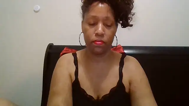 Snapshot of MsDeeLive chatting on May 2026 04:31:02 AM MsDeeLive online show from May 2026 04:31:02 AM