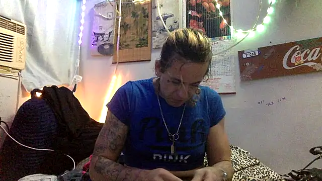 VanillaSnowcones online show from June 2026 03:33:01 AM