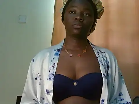 Snapshot of roziebeauty chatting on June 2026 12:13:02 PM roziebeauty online show from June 2026 12:13:02 PM