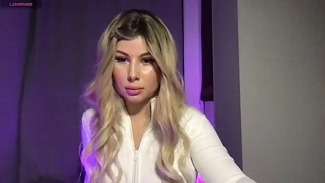 Lili Weiss online show from June 2026 06:12:02 PM