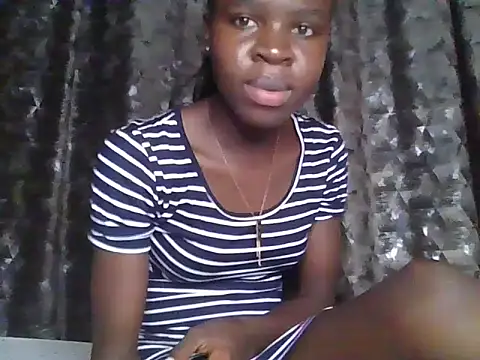 Snapshot of small_diva chatting on May 2026 07:03:02 PM small diva online show from May 2026 07:03:02 PM