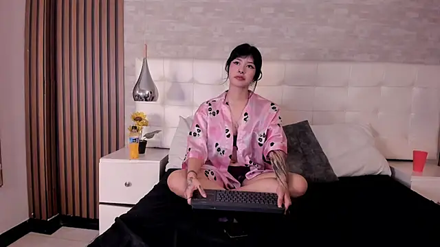 SofiaThoompson online show from June 2026 08:43:02 PM