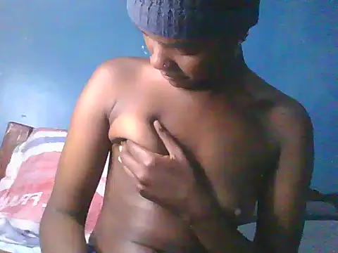 Petite-divaa online show from June 2026 05:28:01 PM