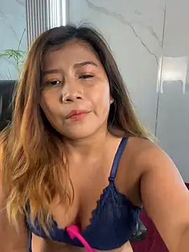 LyraMilano online show from May 2026 12:34:01 PM