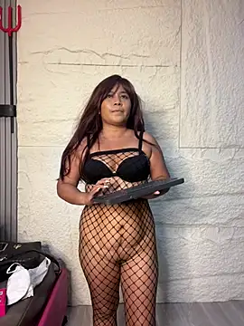 LyraMilano online show from July 2026 12:57:01 PM