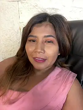 LyraMilano online show from July 2026 12:49:02 PM