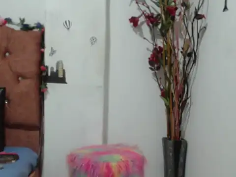 Snapshot of naomy_rosse17 chatting on July 2026 10:58:01 PM naomy rosse17 online show from July 2026 10:58:01 PM