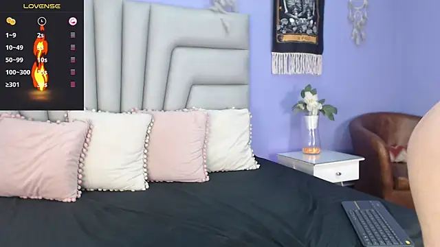 Snapshot of simona_villareal_ chatting on June 2026 11:43:01 AM simona villareal online show from June 2026 11:43:01 AM