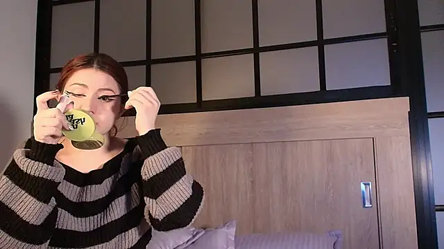 Snapshot of Daphne_and_Roger_ chatting on June 2026 11:19:01 AM Daphne and Roger online show from June 2026 11:19:01 AM