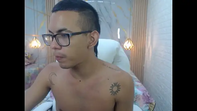 maximiliano hotdevil online show from May 2026 07:39:01 AM