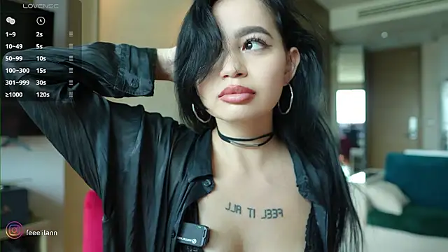 Snapshot of feelitann chatting on June 2026 05:18:02 AM feelitann online show from June 2026 05:18:02 AM