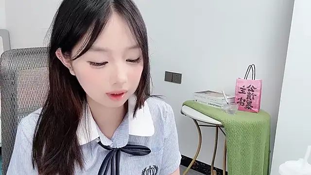 Yoyo33355 online show from June 2026 11:15:01 AM