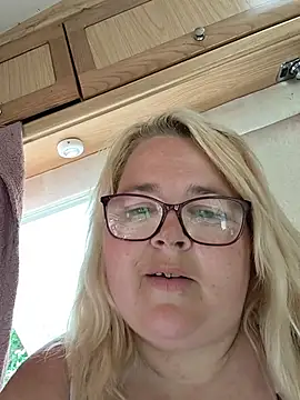 Pippasweets online show from May 2026 12:11:02 PM