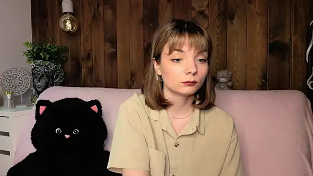 IvoryPesante online show from June 2026 07:30:02 PM