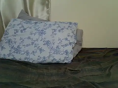 Snapshot of Queen_pretty2 chatting on July 2026 10:45:02 AM Queen pretty2 online show from July 2026 10:45:02 AM